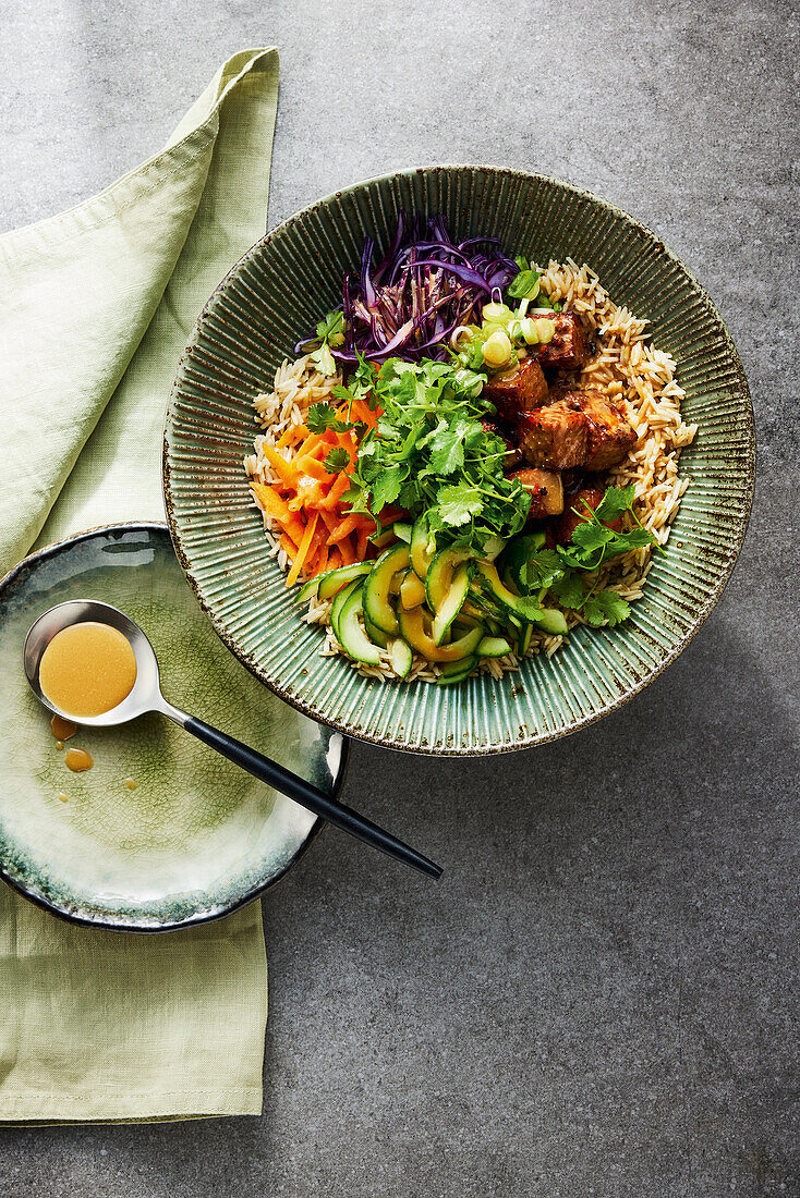 Sticky Tempeh-Bowl