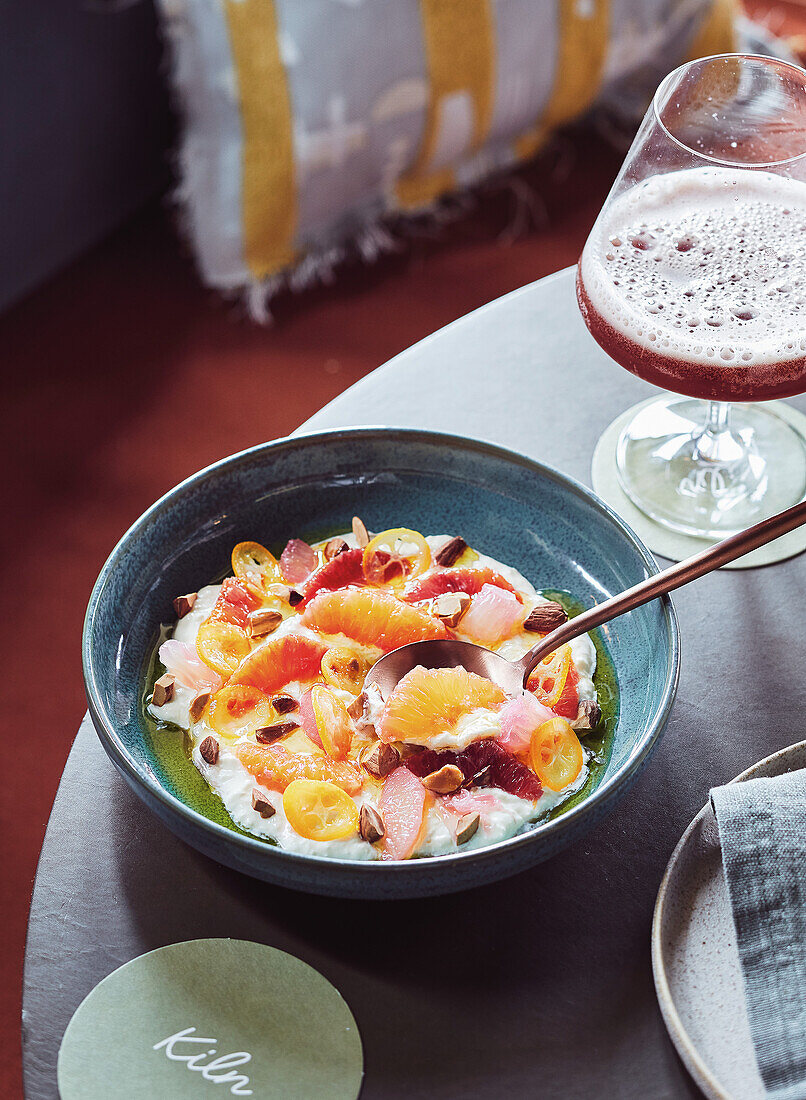 Stracciatella mit Zitrusfrüchten und Mandeln