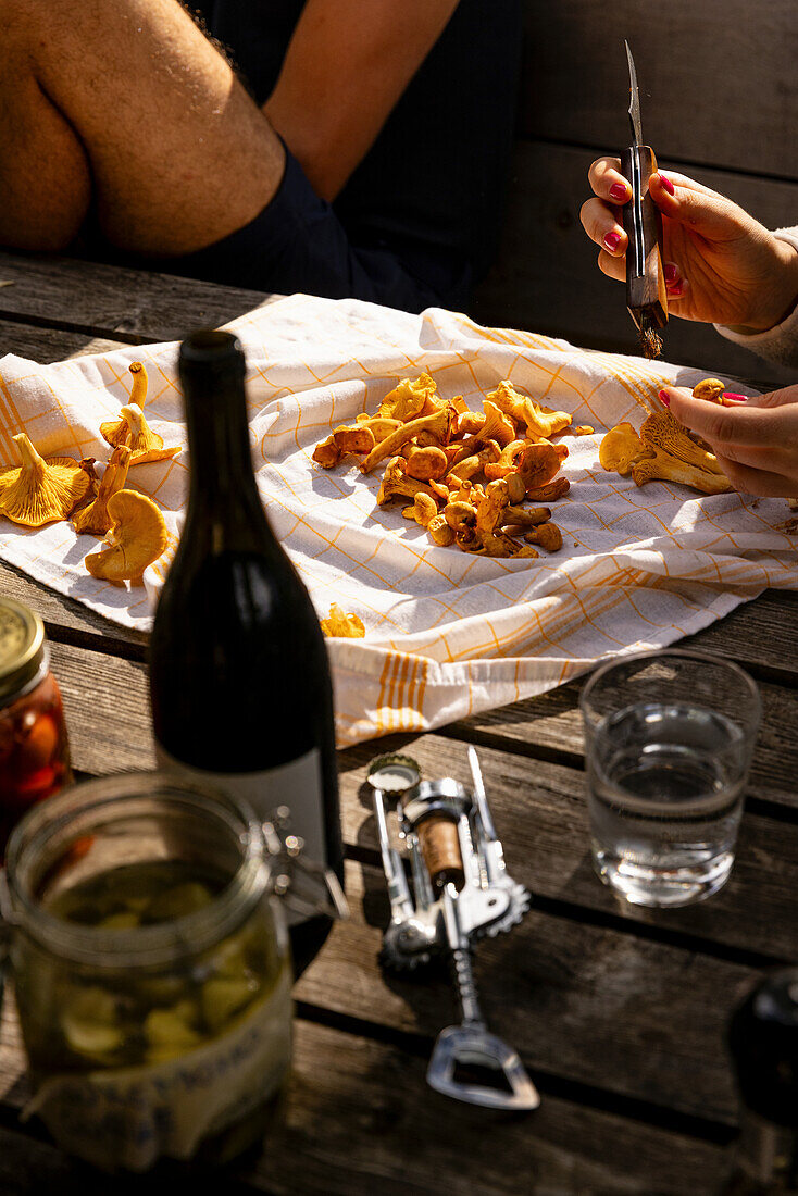 Cleaning and preparing chanterelles