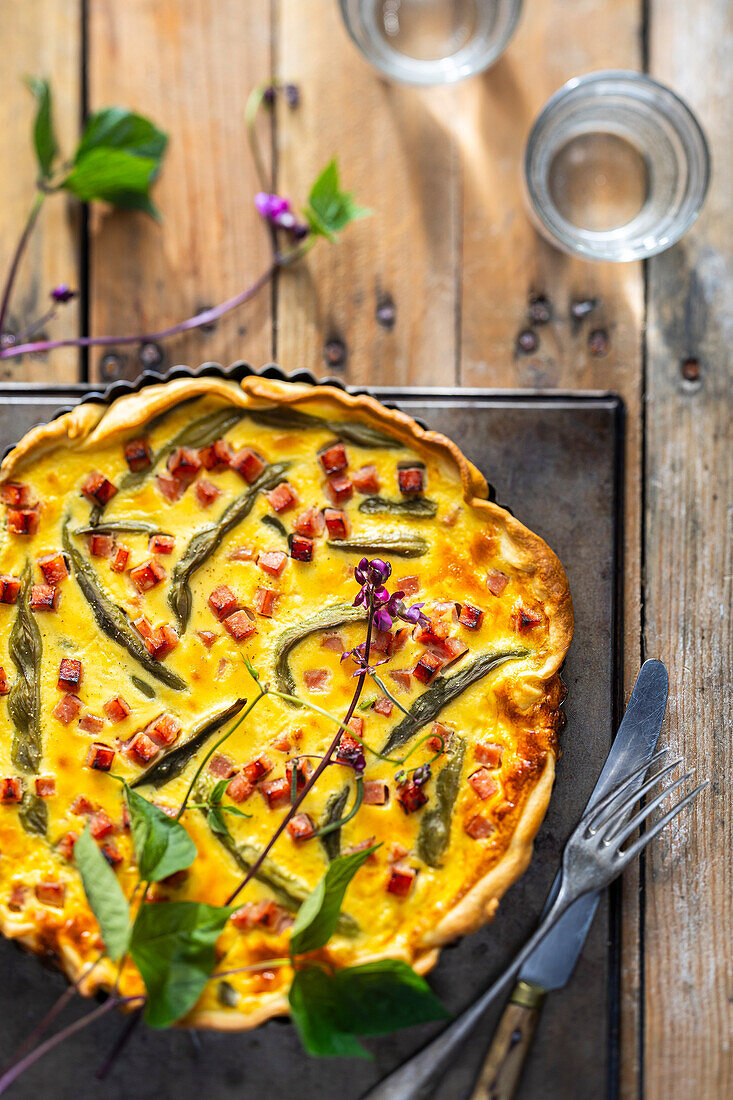 Quiche mit grünen Bohnen und Schinken