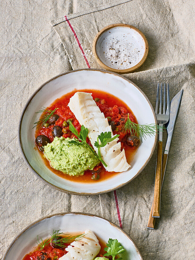 Fisch mit Tomatensauce und Brokkolipüree