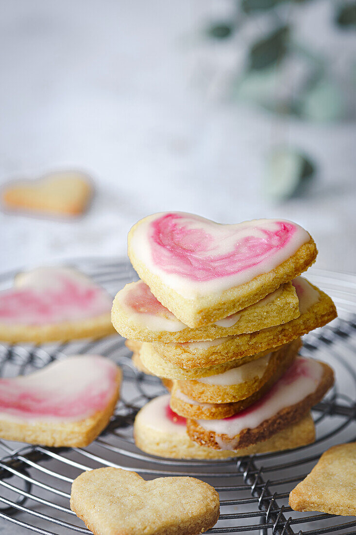 Herzplätzchen mit Granatapfel-Zuckerguss