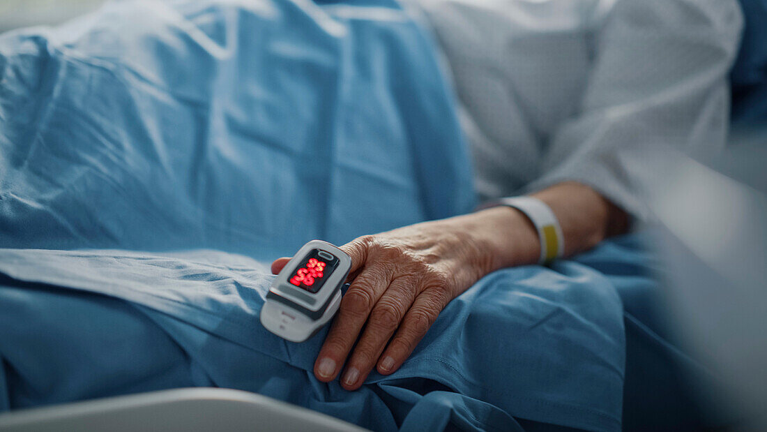 Patient wearing pulse oximeter