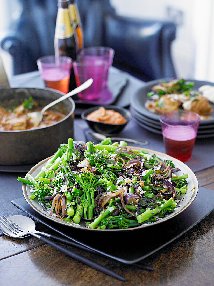 Steamed broccoli with red onions and curry spices