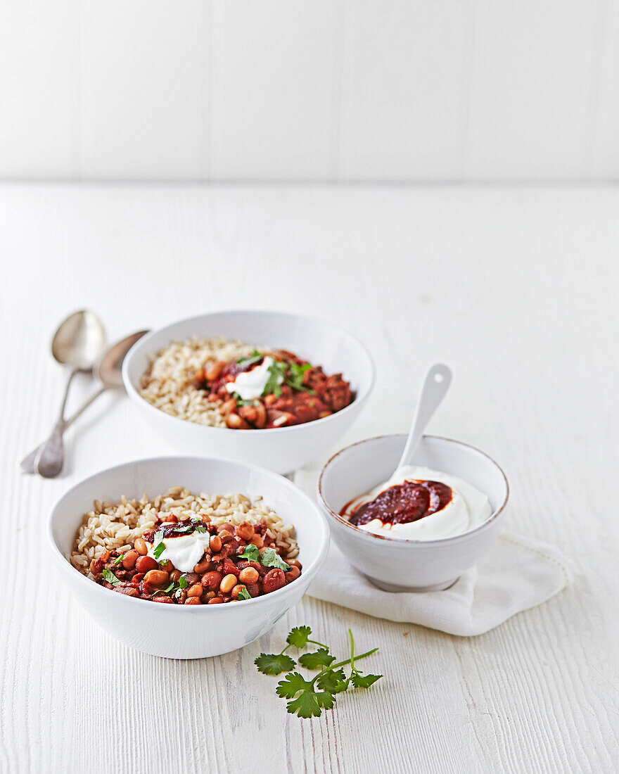 Chilli sin carne with brown rice and yoghurt topping