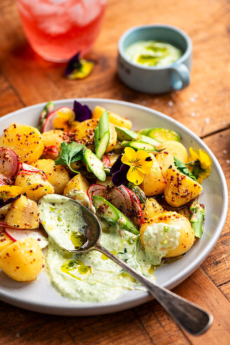 Potato salad with green asparagus and wild garlic dip