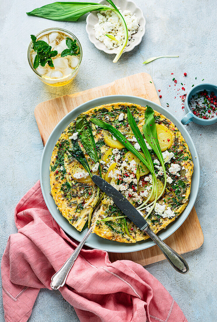 Bärlauch-Frittata mit Schafskäse und Kartoffeln