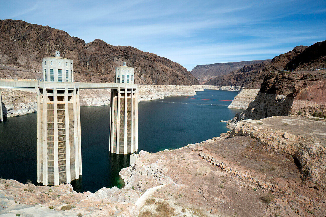 Low water levels at Hoover Dam and Lake Mead