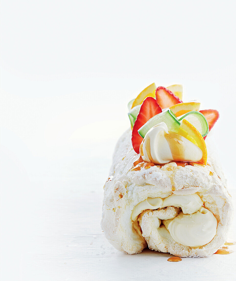 Pimm's pavlova roll with fruit