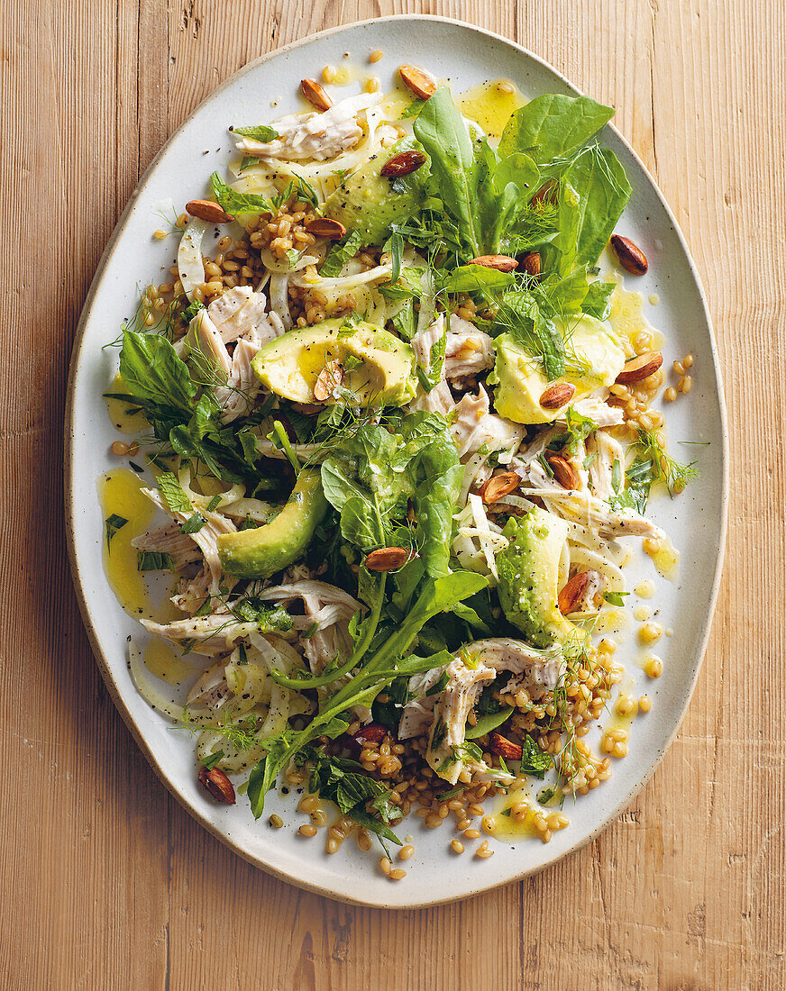 Pochierter Hähnchen-Salat mit Estragon-Zitronen-Vinaigrette