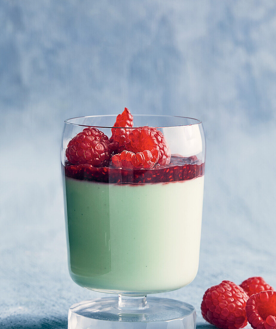 Matcha-Himbeer-Panna cotta