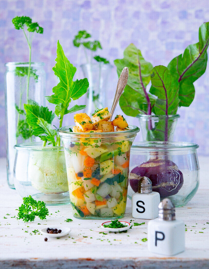 Kohlrabi vegetable soup with halloumi cubes