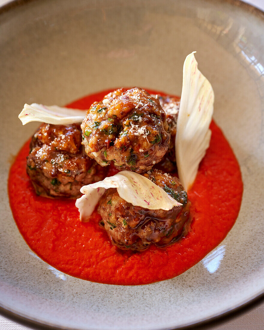 Polpette di carne auf Paprikasauce