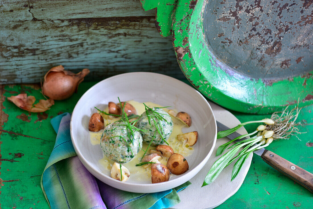 Bärlauchknödel mit Pilzrahm