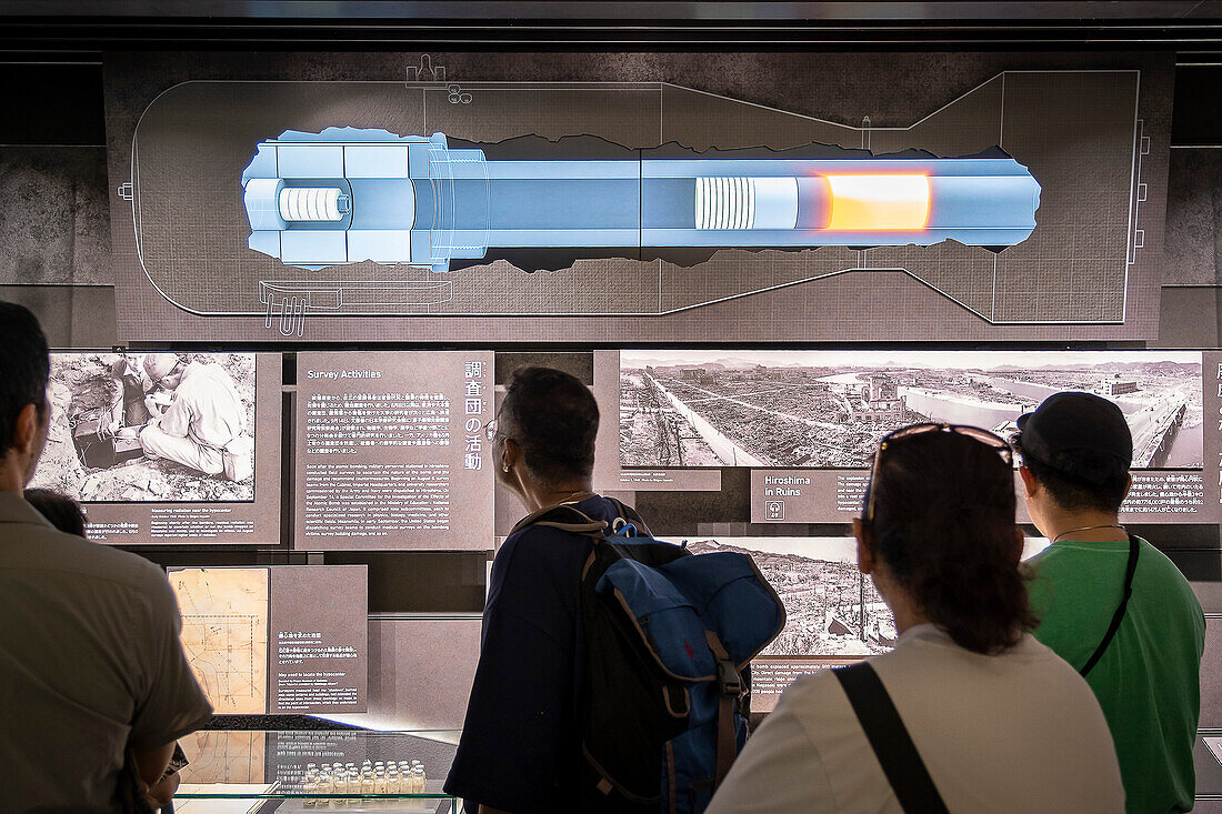 Museumsbereich für den kleinen Jungen. Ausstellung im Hiroshima Peace Memorial Museum, Hiroshima, Japan