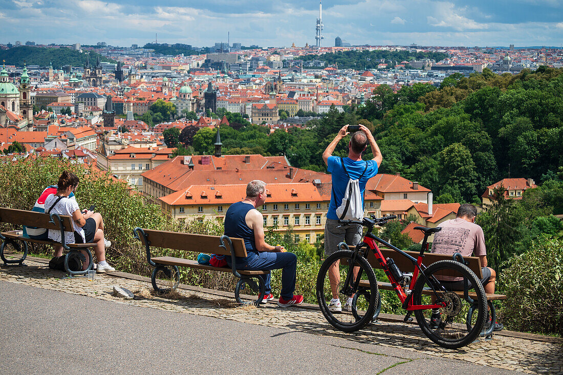 Blick auf die Prager Skyline vom Grande Classic Panorama aus