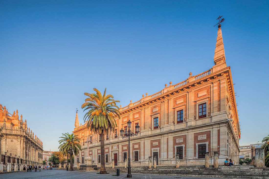 Das Generalarchiv der Indios, eine UNESCO-Stätte, ist ein Beispiel für spanische Renaissance-Architektur in Sevilla und beherbergt wertvolle historische Dokumente