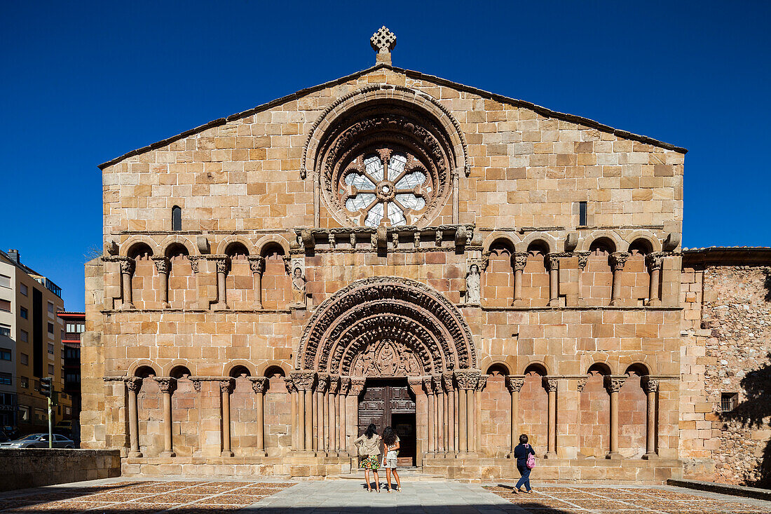 Explore the impressive facade of Santo Domingo church in Soria, Spain, highlighting its rich romanesque architectural details against a clear sky.