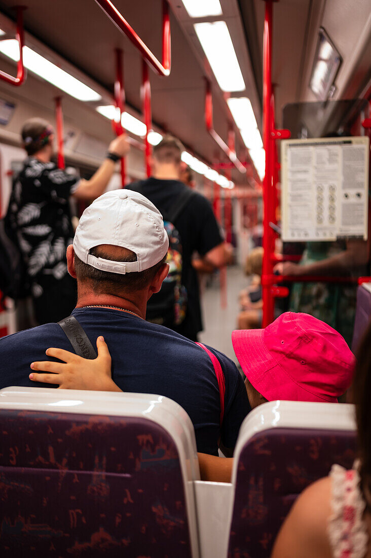 Daughter shows love to father in Prague Metro wagon