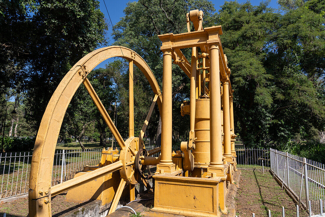 Eine Dampfmaschine für den Betrieb der Maschinen zur Zuckerrohrverarbeitung. Museum der Zuckerindustrie, San Miguel de Tucumán, Argentinien. Ca. 1800