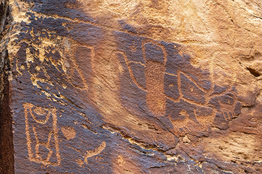 Eine Felszeichnung aus der prähispanischen Fremont-Kultur der amerikanischen Ureinwohner bei der Rasmussen-Höhle im Nine Mile Canyon, Utah