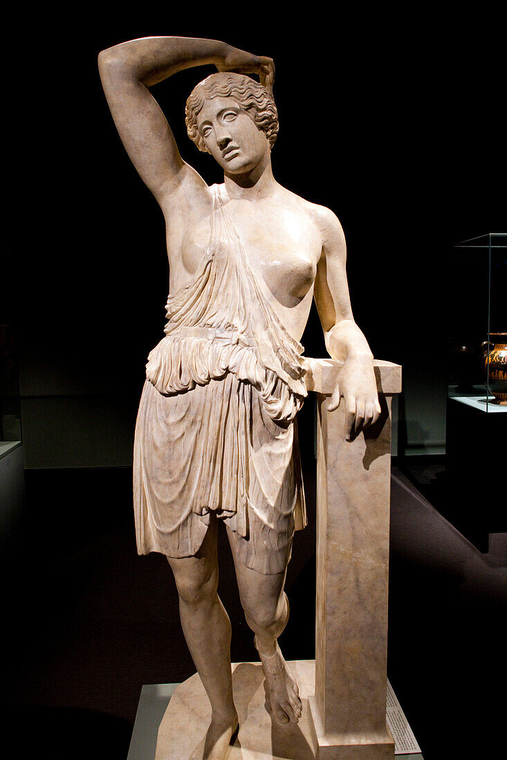 Berlin, Deutschland, 24. Juli 2009, Die atemberaubende Statue der verwundeten Amazone zeigt im Pergamonmuseum klassische Kunstfertigkeit und spiegelt die antike römische Handwerkskunst und Geschichte wider