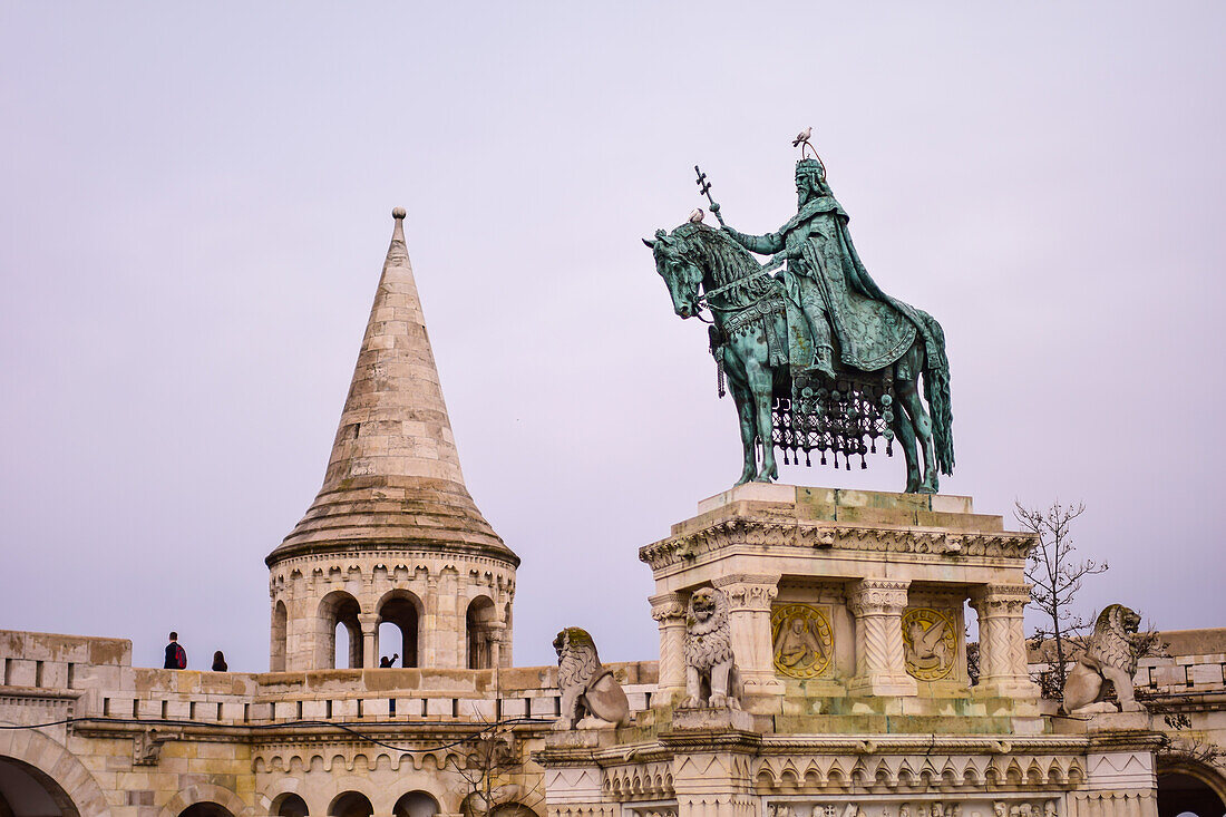 Die Statue von St. Stephan auf der Fischerbastei, Budapest