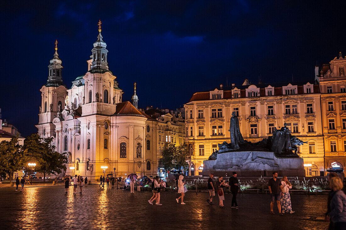 St.-Nikolaus-Kirche und Altstädter Ring bei Nacht, Prag