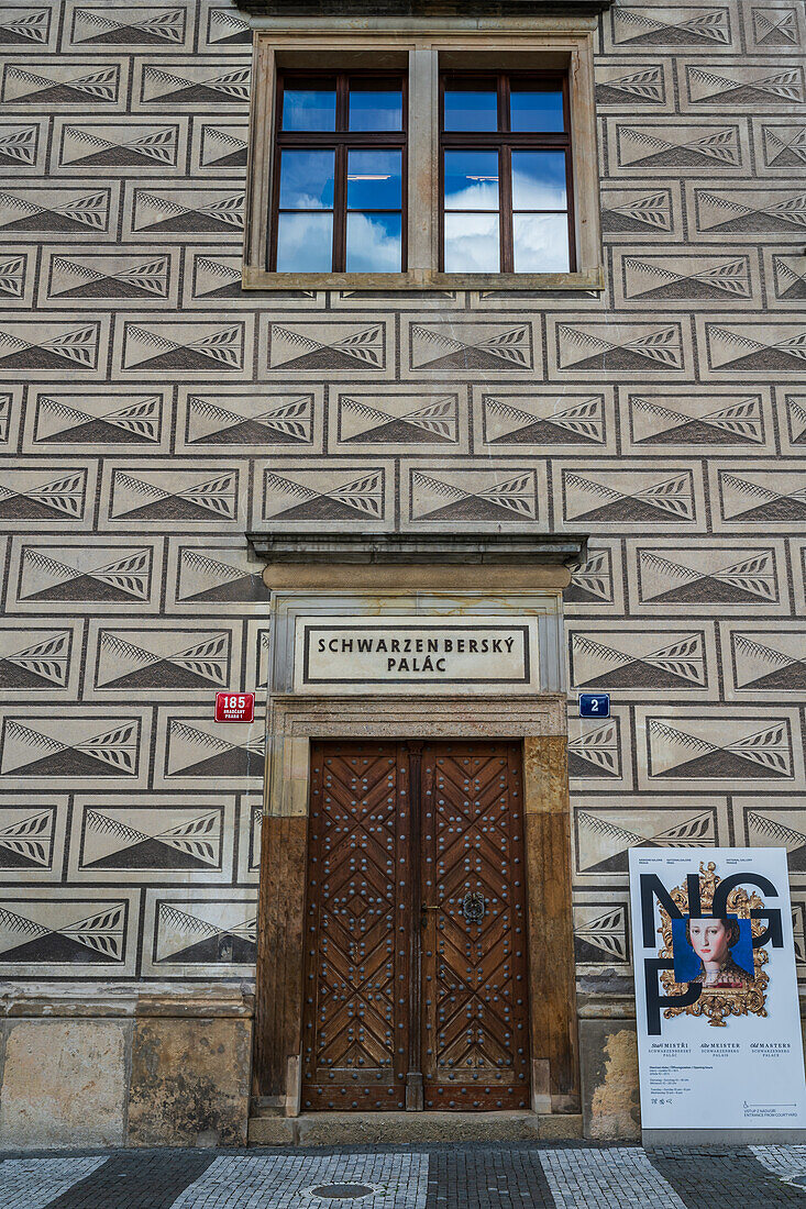 Fassade des Schwarzenberg-Palastes in Prag