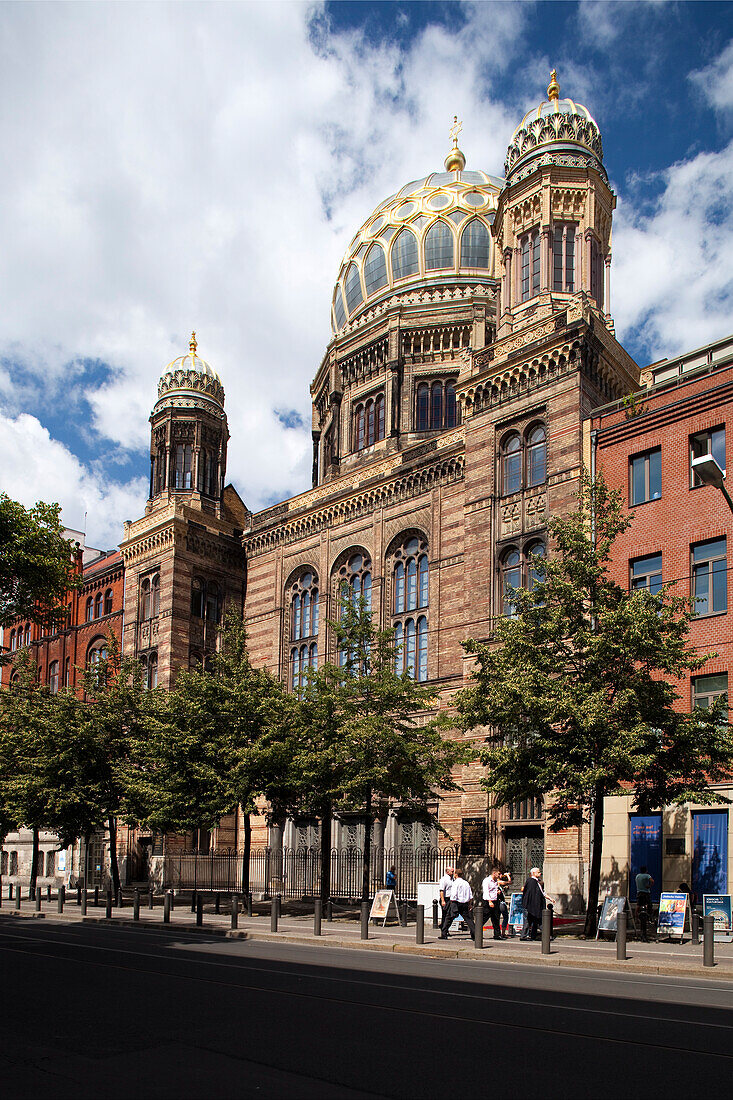 The New Synagogue on Oranienburger Strasse features a stunning dome and ornate brick facade, showcasing Jewish heritage.