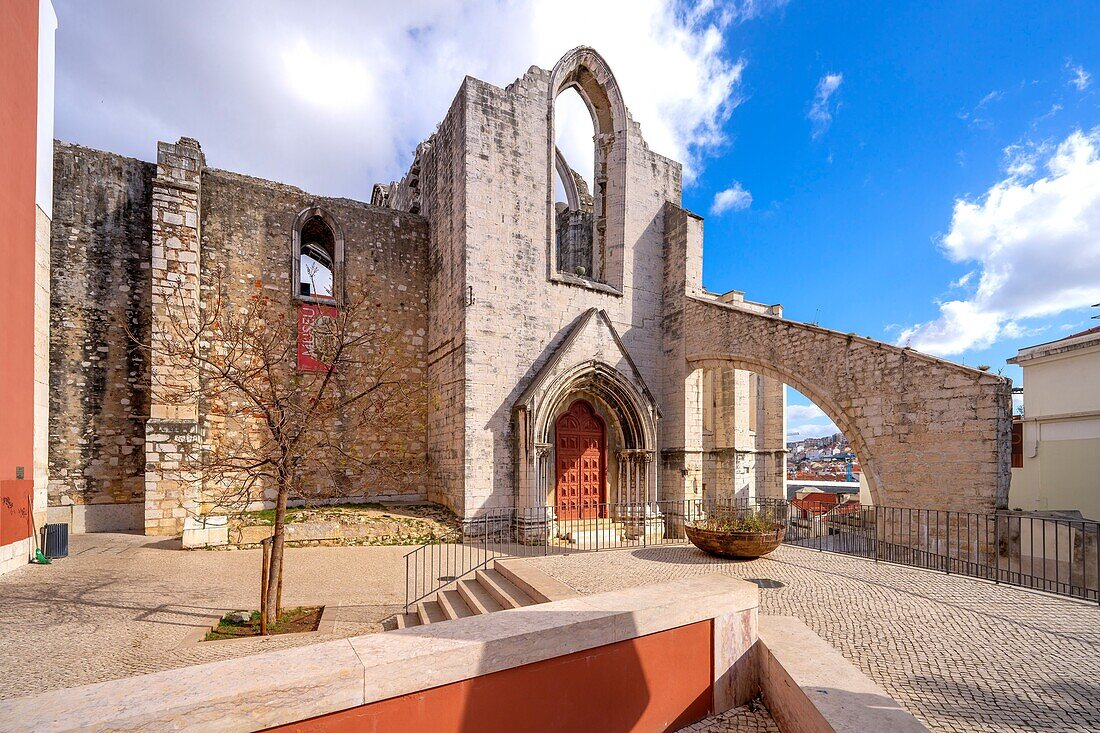 Ruinen der Kirche und des Klosters Carmo, Lissabon, Portugal, Europa