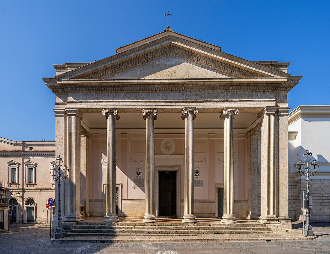 Isernia Kathedrale, Kathedrale St. Peter der Apostel, Isernia, Molise, Italien, Europa