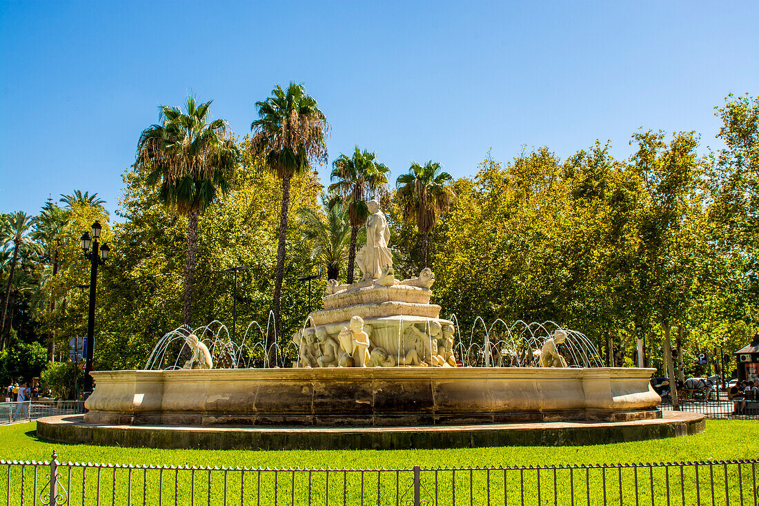 HA?spalis Fountain in Puerta de Jerez Square, Seville, Andalusia, Spain, Europe