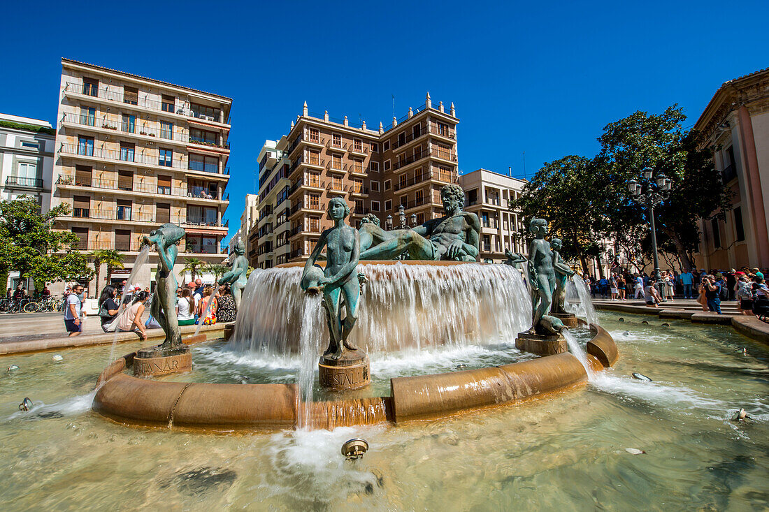 The Turia Fountain (Neptune's Fountain), Plaza de la Virgen, Valencia, Spain, Europe