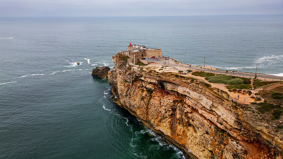 Luftaufnahme des Leuchtturms von Nazare, Oeste, Portugal, Europa