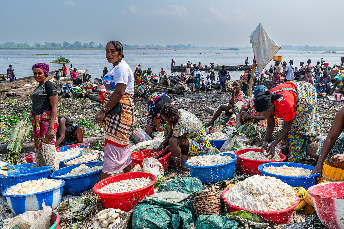 Flussmarkt, Mbandaka, Provinz Equateur, Demokratische Republik Kongo, Afrika