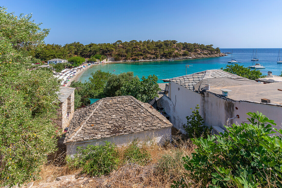 Blick auf Meer und Strand bei Aliki, Aliki, Thassos, Ägäisches Meer, Griechische Inseln, Griechenland, Europa