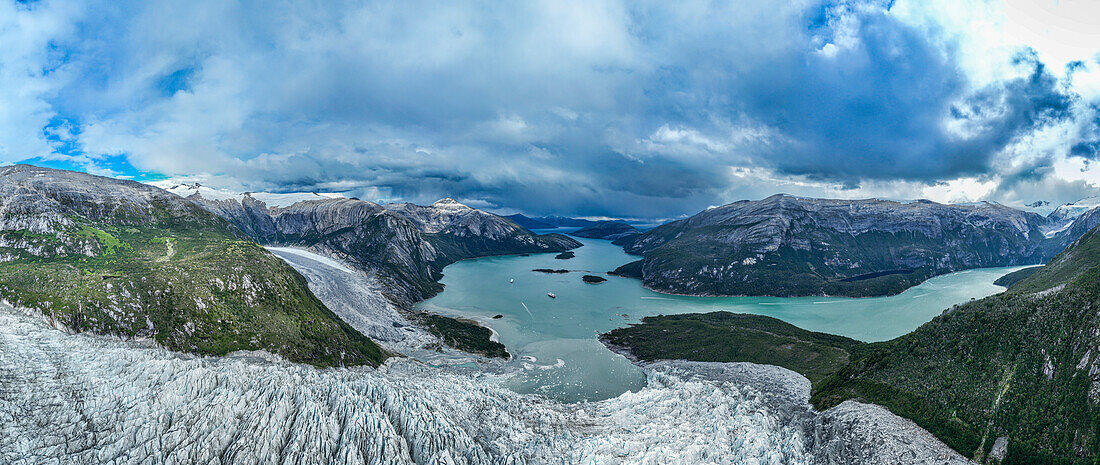 Luftaufnahme des Pia-Gletschers und seines Fjords, Tierra del Fuego, Chile, Südamerika