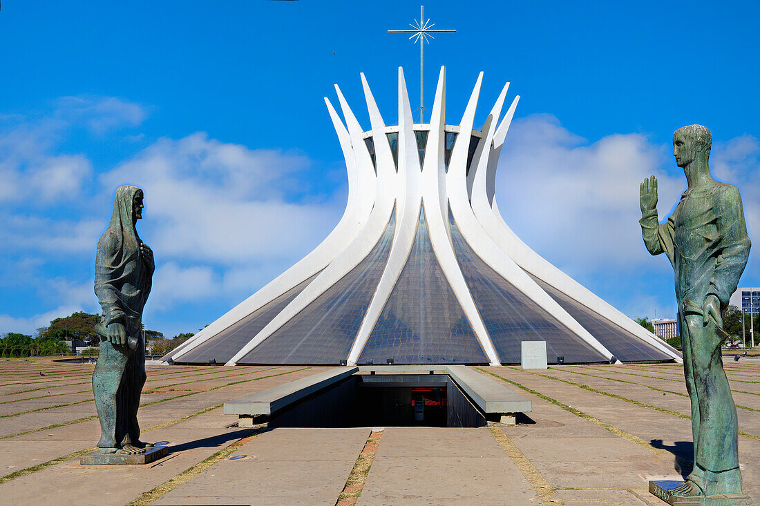 St. Luke and St. John the Evangelists statues by Alfredo Ceschiatti and Dante Croce in front of Roman Cathedral of Brasilia (Metropolitan Cathedral), designed by Oscar Niemeyer, UNESCO World Heritage Site, Brasilia, Federal district, Brazil, South America