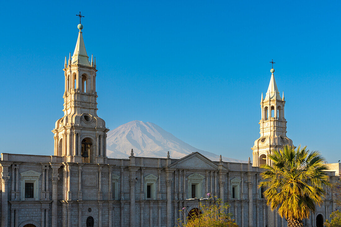 El Misti volcano rising between bell towers of Basilica Cathedral of Arequipa at Plaza de Armas Square at sunset, UNESCO World Heritage Site, Arequipa, Arequipa Province, Arequipa Region, Peru, South America