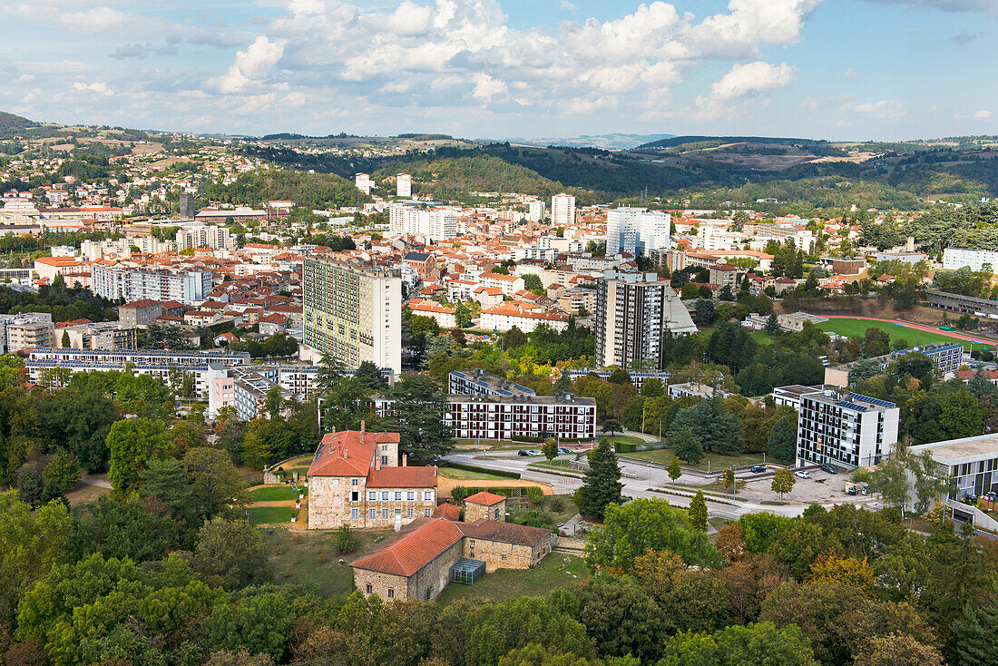 Überblick über Firminy von der Spitze der Unite d'habitation, Le Corbusier-Stätte, Firminy, Saint-Etienne, Departement Loire, Region Auvergne-Rhone-Alpes, Frankreich, Europa