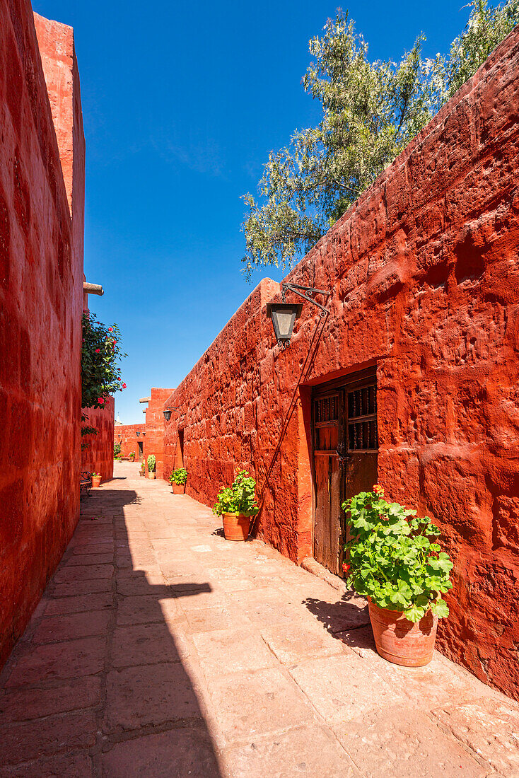 Rote Straße des Klosters Santa Catalina de Siena, UNESCO-Welterbestätte, Arequipa, Provinz Arequipa, Region Arequipa, Peru, Südamerika