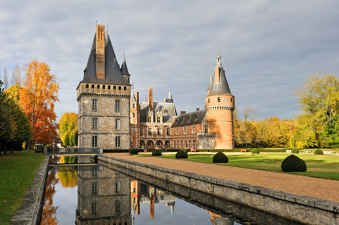 Chateau de Maintenon vom Park aus gesehen, Departement Eure-et-Loir, Region Centre, Frankreich, Europa