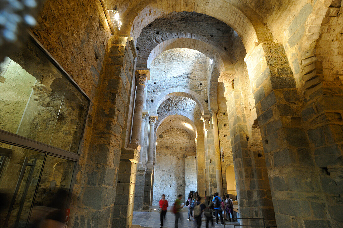 Hauptschiff der Kirche, Kloster Sant Pere de Rodes, Costa Brava, Katalonien, Spanien, Europa