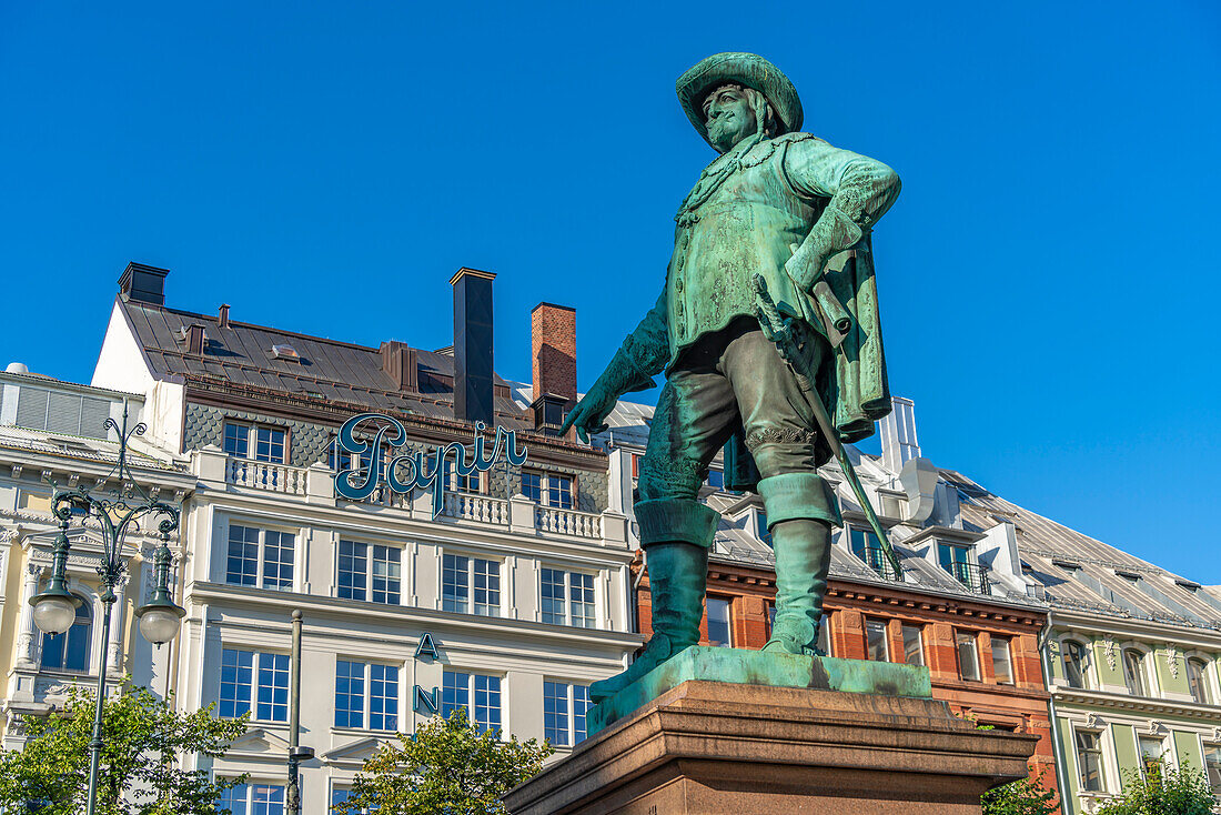 View of Christian IV statue in Stortorvet Square, Oslo, Norway, Scandinavia, Europe