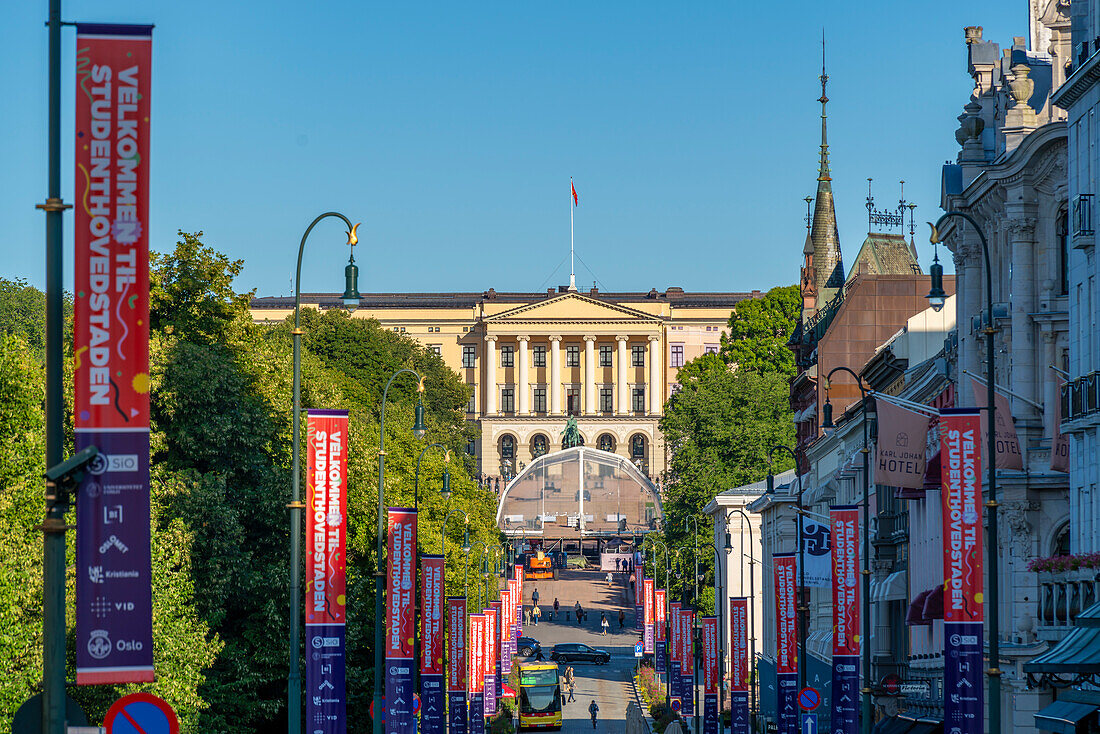 Blick auf den Königspalast vom Karl Johans Gate, Oslo, Norwegen, Skandinavien, Europa