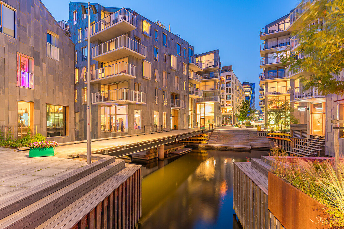 View of the apartments in Bispekaia at dusk, Oslo, Norway, Scandinavia, Europe