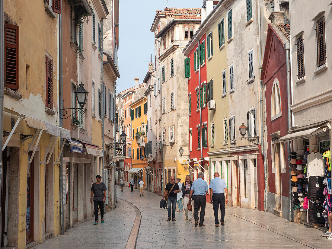 Einkaufen in der Carrera Straße, Rovinj, Istrien, Kroatien, Europa