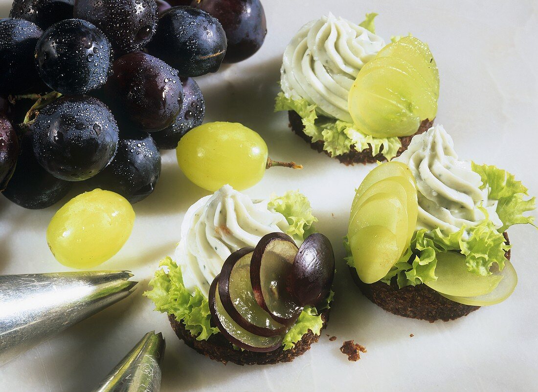 Pumpernickel canapes with gorgonzola & grapes