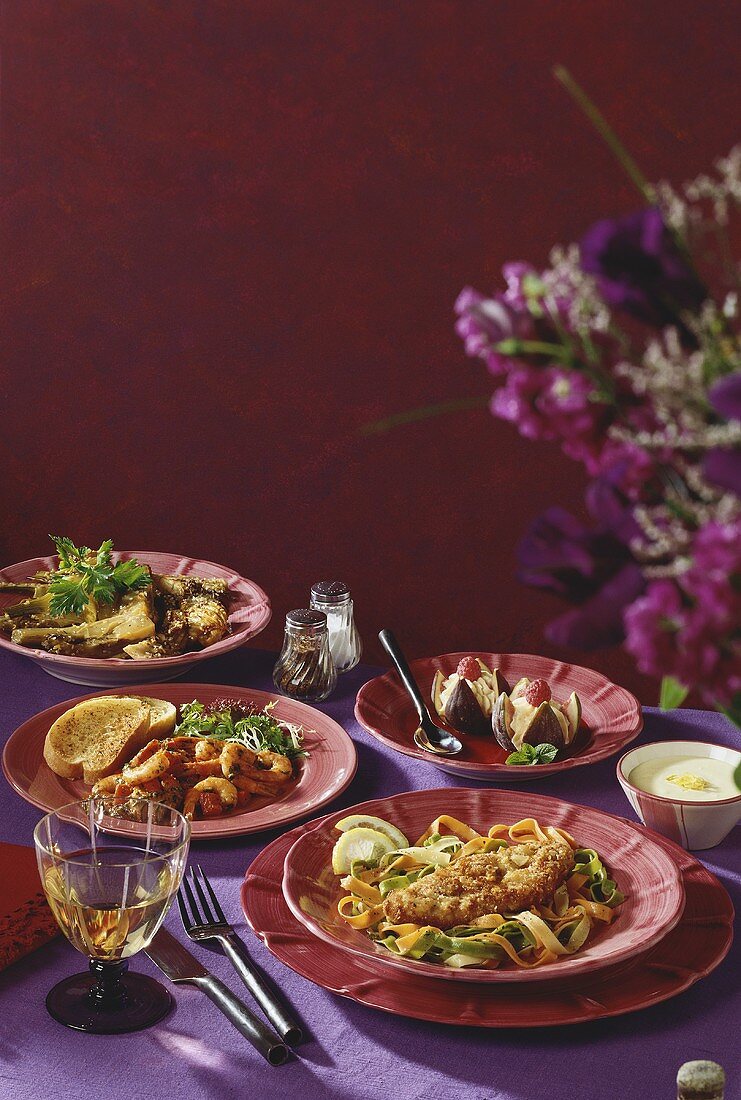 Menu with escalope, garlic shrimps, fennel and figs